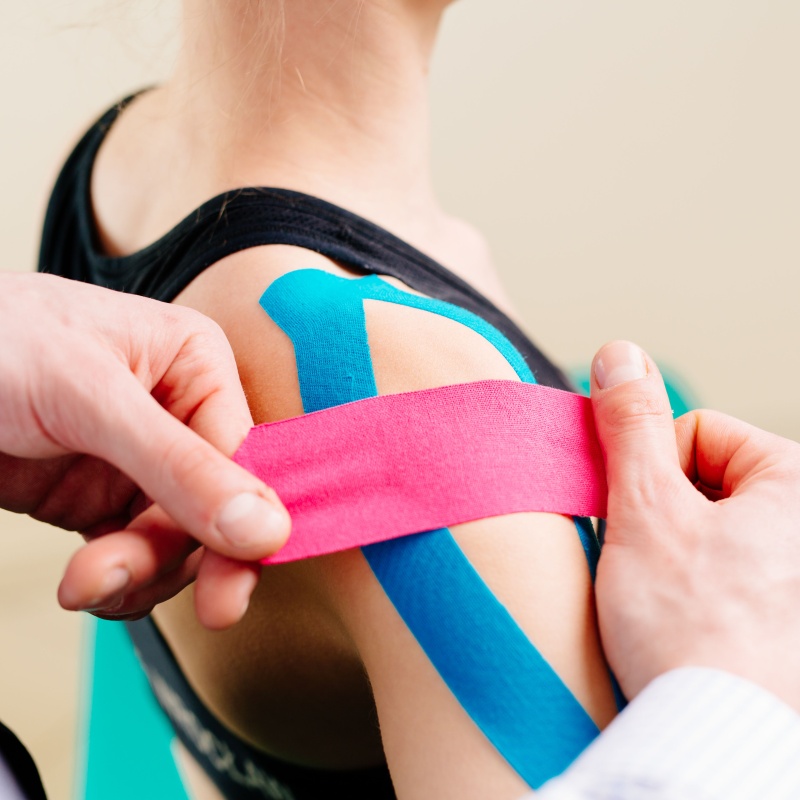 «Скотч» для тела, или что такое кинезиотейпирование 